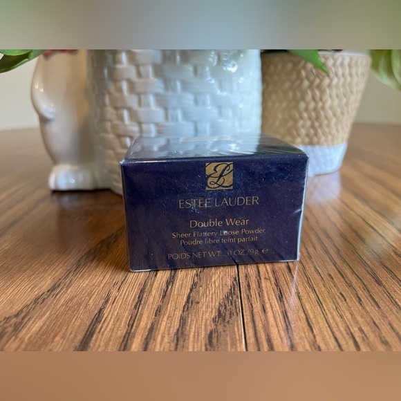 Estée Lauder Double Wear Sheer Flattery Loose Powder- Translucent Soft Glow NWT - Picture 2 of 6